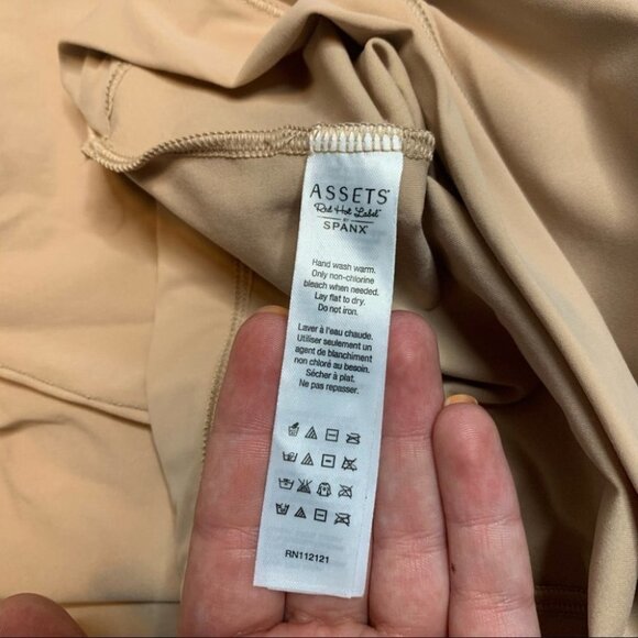 Assets by Spanx Red Hot label Tights Tan Color Size 1XL - Picture 5 of 9